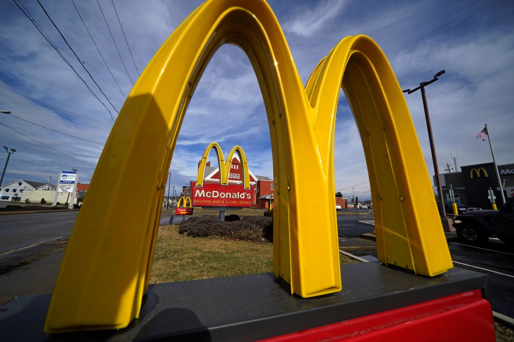 The new burger aims to lure customers who have stopped shopping due to high costs.