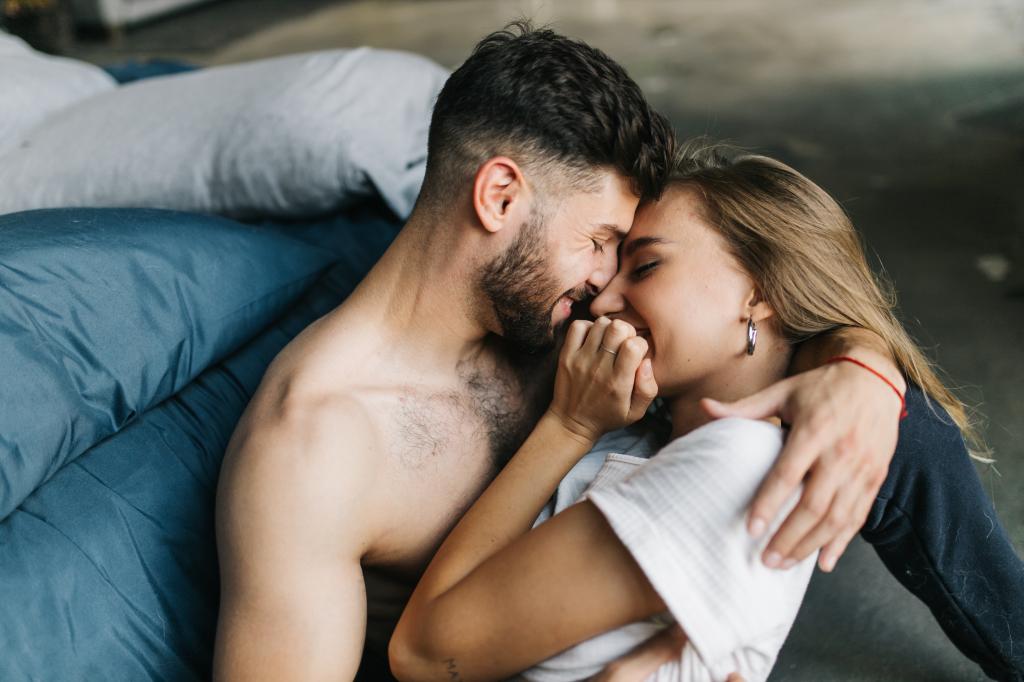 Couples therapist reveals a 6-second daily ritual that could save your relationship